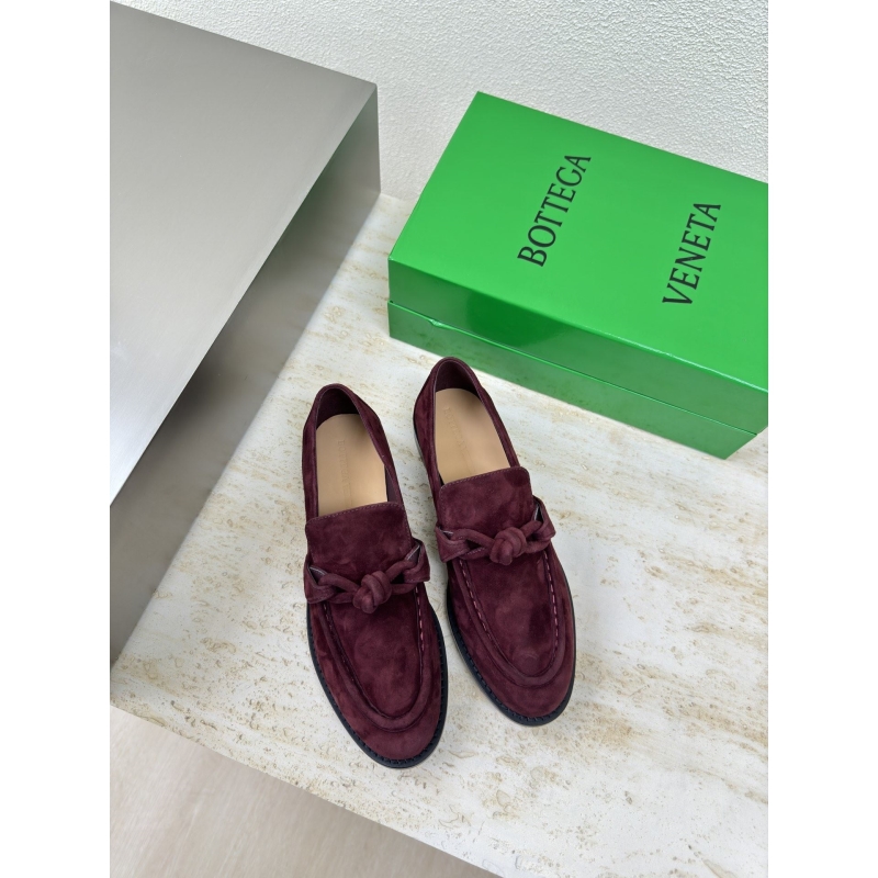 bo*te*ga Ve*ne*ta leather shoes